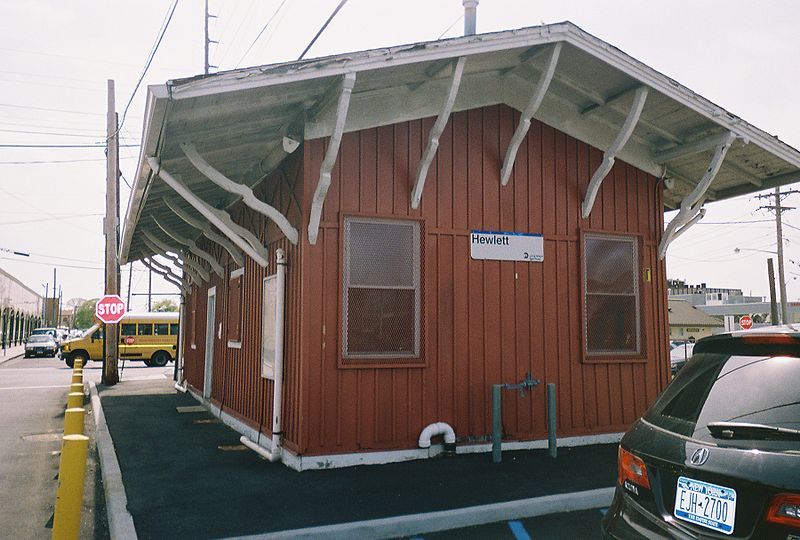 File:Old Hewlett Station.jpg