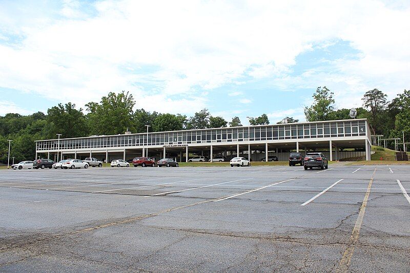 File:PaulGBlazerHighSchool AshlandKentucky.jpg