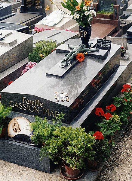 File:Piaf.grave.600pix.jpg