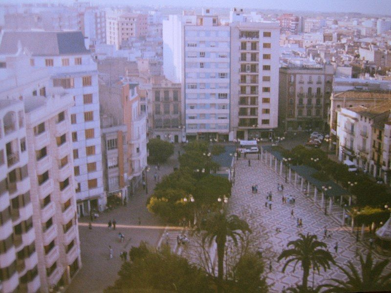 File:Plazamayoralzira001.jpg