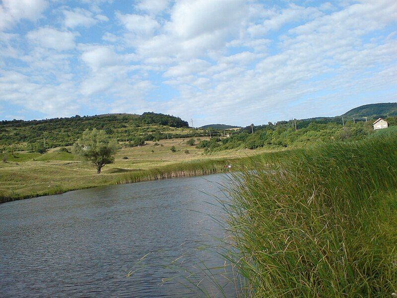 File:Radulovtsi lake.JPG