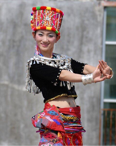 File:Singpho Dress..jpg