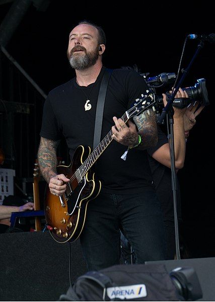 File:Steve Gibb-Glasto17-195 (34777078713).jpg