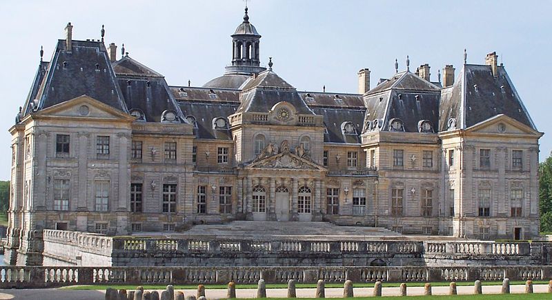 File:Vaux-le-Vicomte 01 (adjusted).jpg