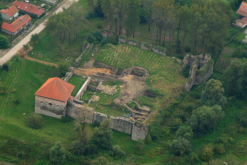 File:Ónod - Castle.jpg