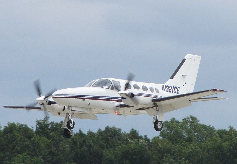 File:1982-Cessna-421C.jpg