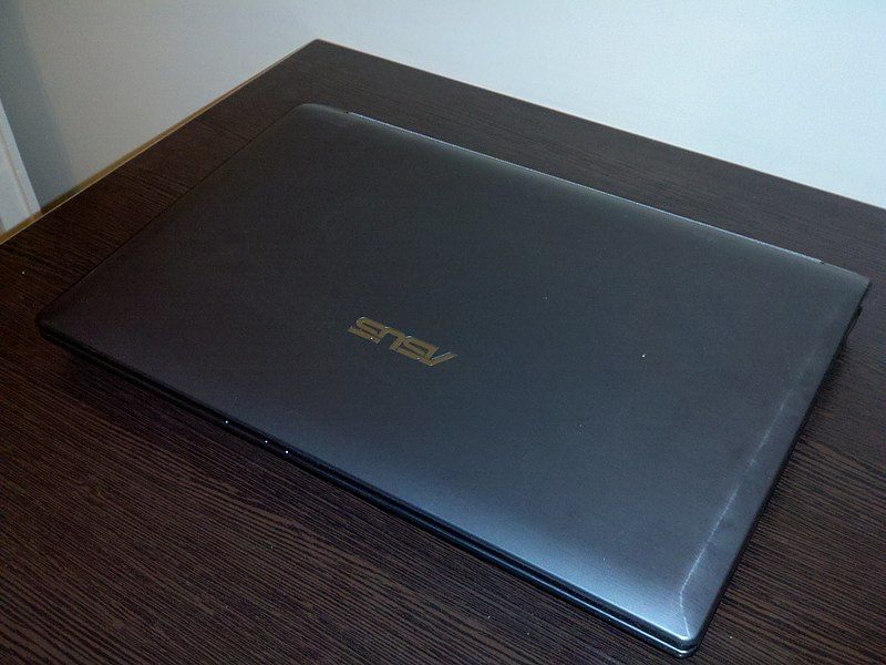 File:ASUS IIIII.jpg