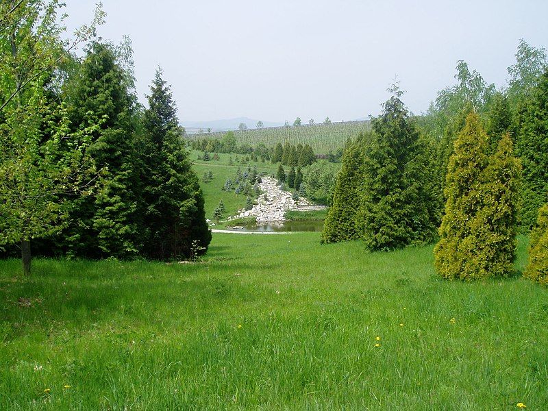 File:Arboretum-sk4.JPG