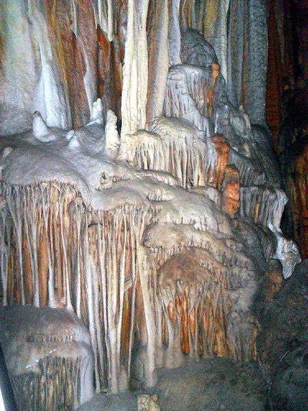 File:Aynalıgöl cave.JPG