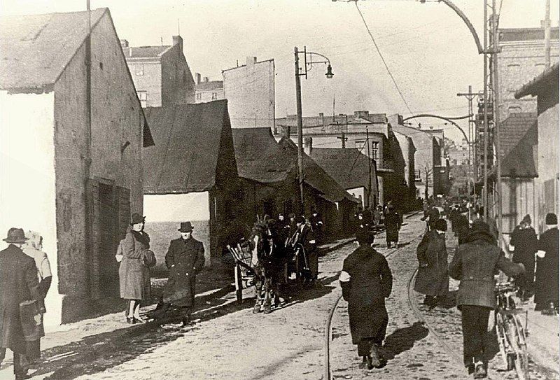 File:Będzin-Ghetto-1942-ul-Modrzejowska.jpg