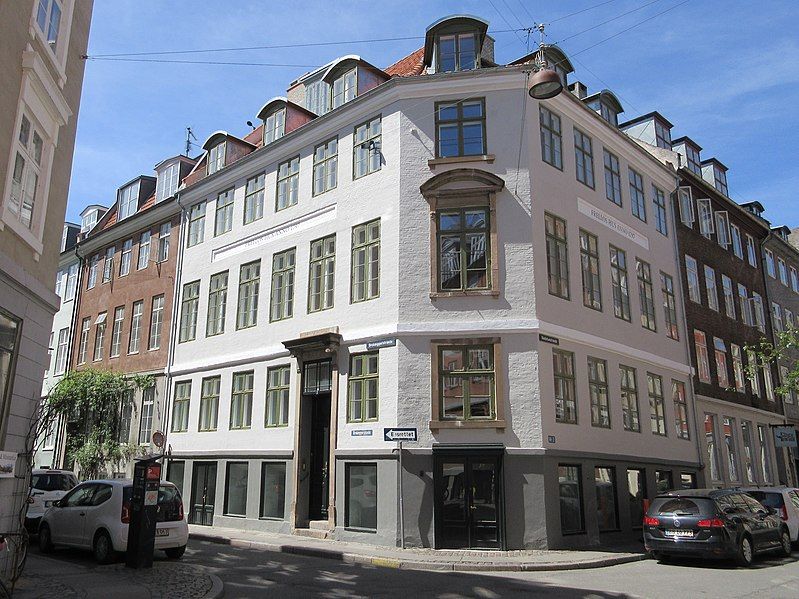 File:Brolæggerstræde 2 (Copenhagen).jpg