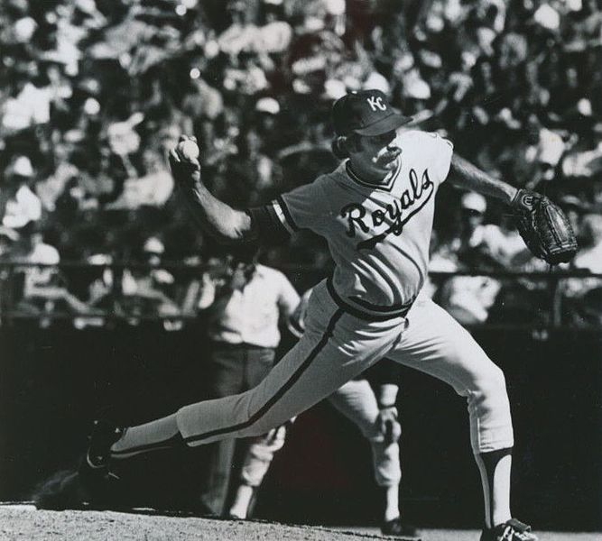 File:Dan Quisenberry pitching.jpg