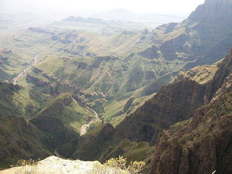 File:Drakensberg 00.jpg