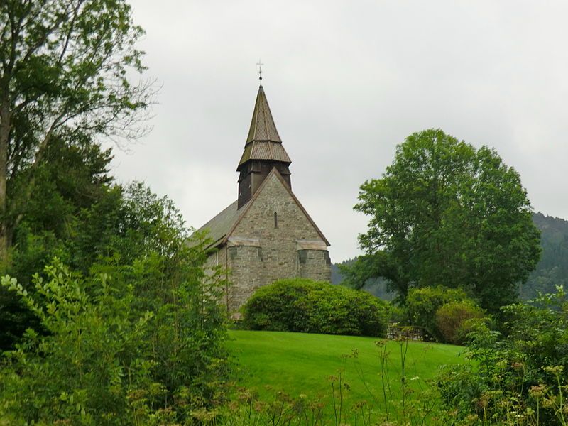 File:Fana Kirke.JPG