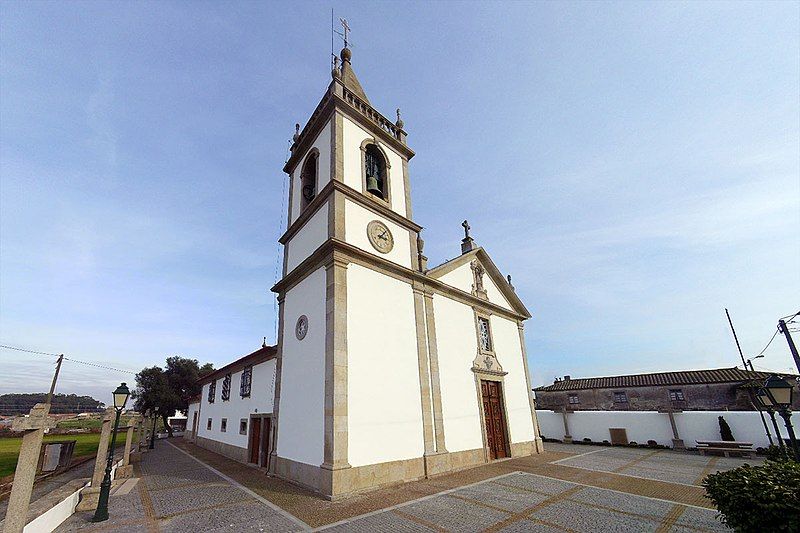 File:Igreja Fajozes.jpg