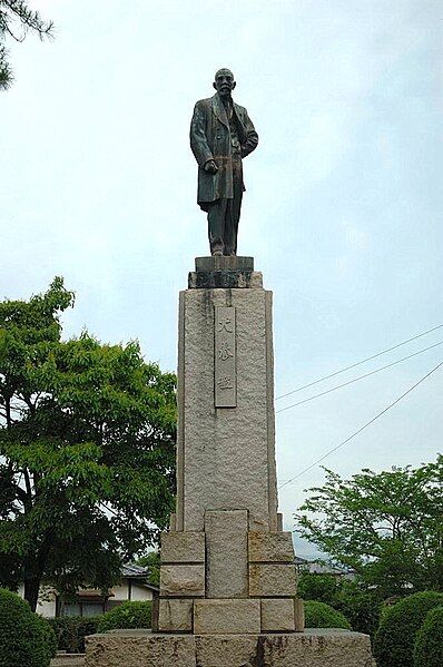 File:Inukai Tsuyoshi statue.JPG