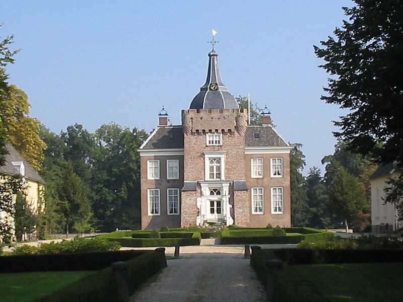 File:Kasteel Heukelum.jpg