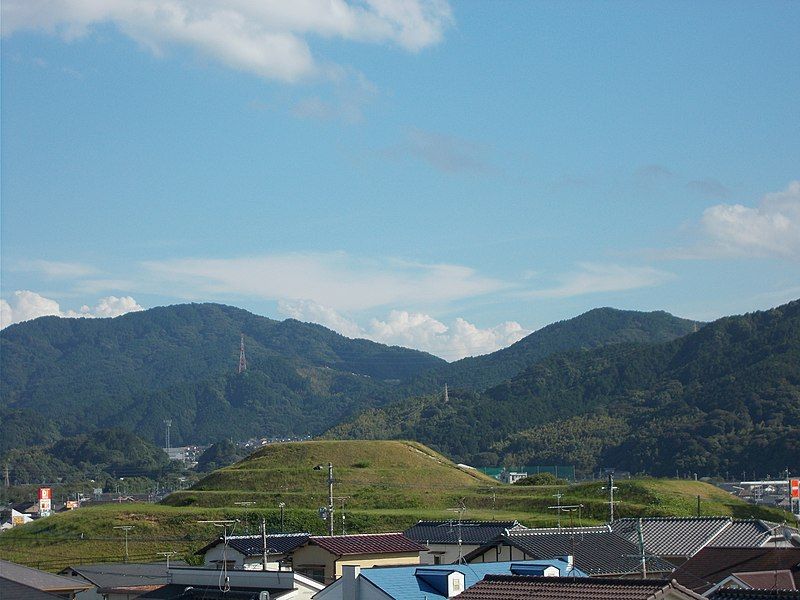 File:Koshoji Kofun.jpg