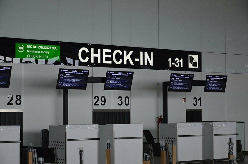 File:Lotnisko-radom-warszawa-terminal 3.jpg