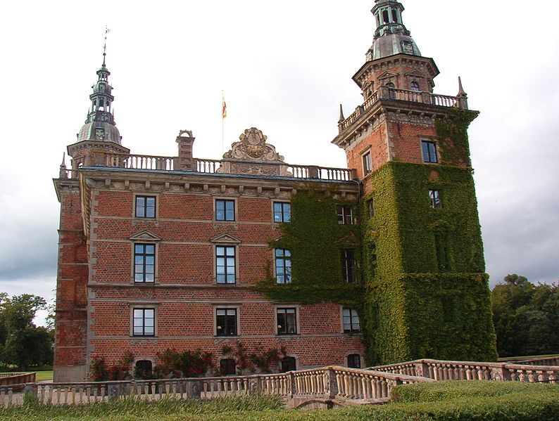 File:Marsvinsholm Castle.jpg