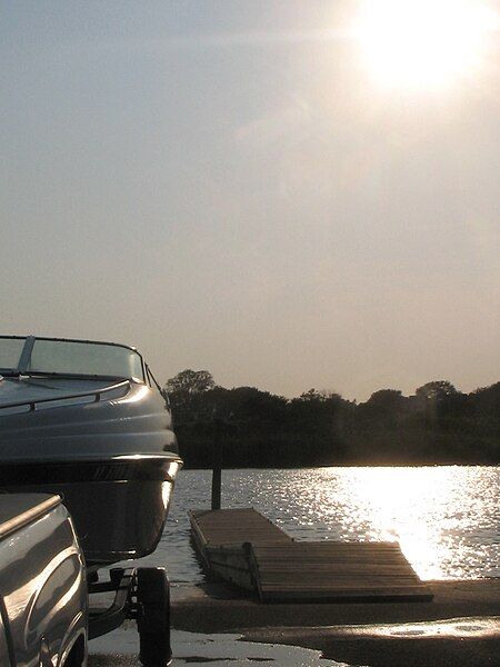 File:Patchogue Boat Ramp.jpg