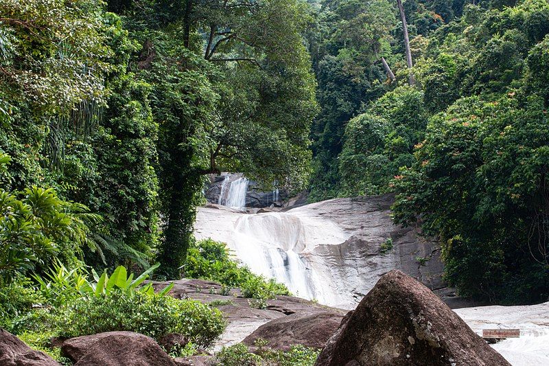 File:Phromlok Waterfall 1.jpg