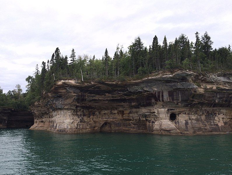 File:Pictured Rocks1.jpg