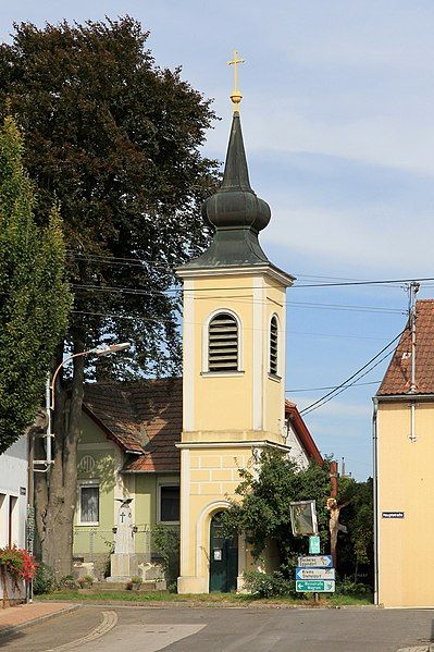 File:Starnwörth - Glockenturm.JPG