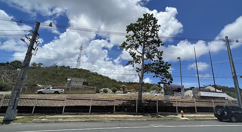 File:Vieques Hospital (cropped).jpg