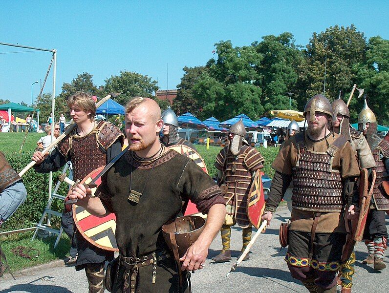 File:Viking-parade2.jpg