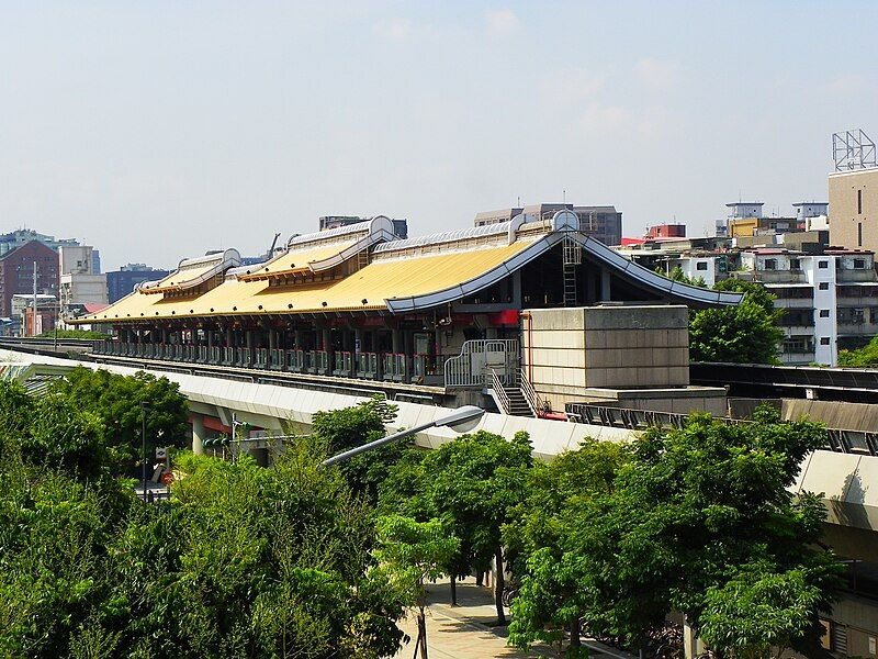 File:Yuanshan Station 20100828a.jpg