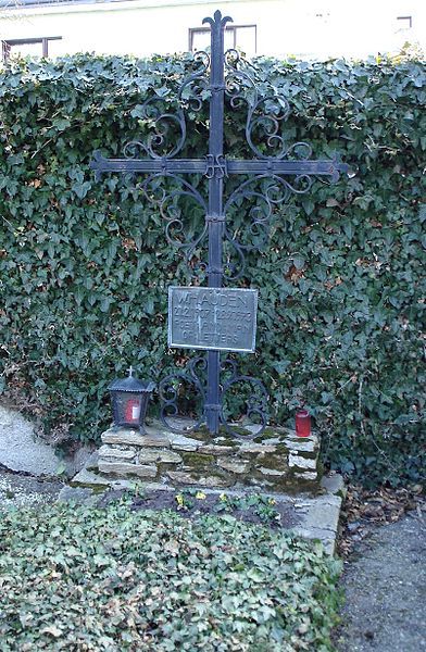 File:Auden's grave.JPG