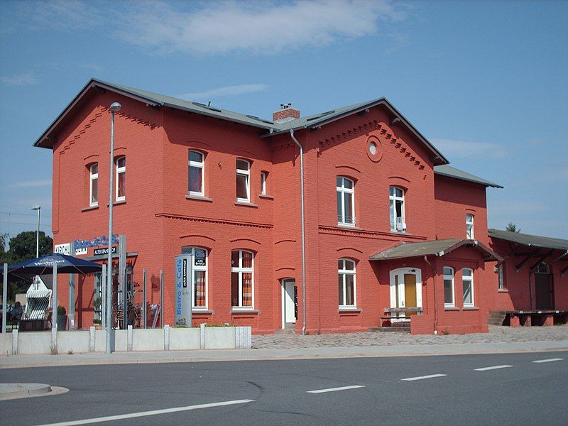 File:Bahnhof Kirchlengern.jpg