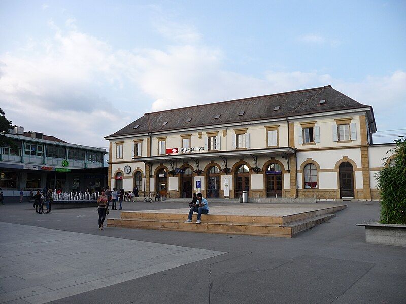 File:Bahnhof Yverdon-les-Bains.JPG