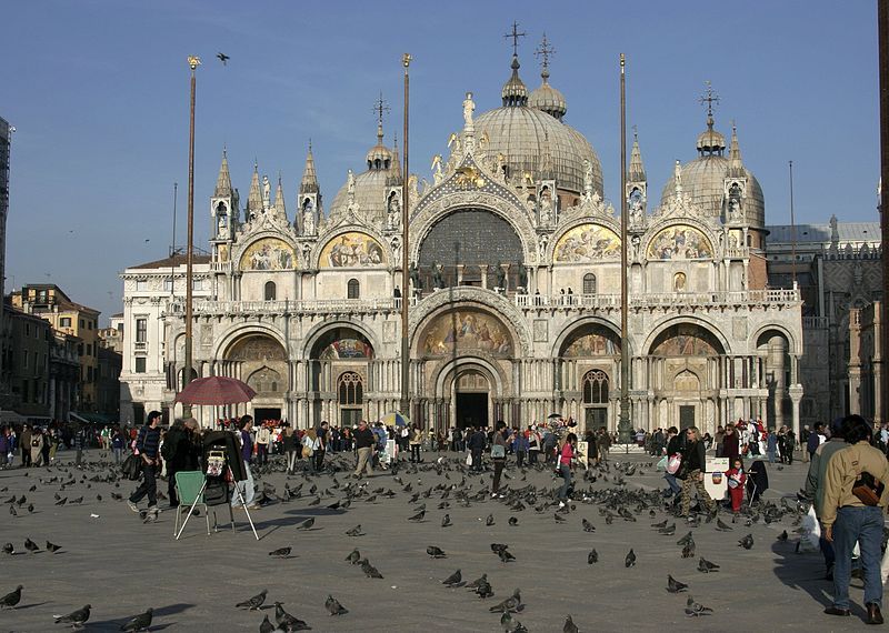 File:Basilica Venecia.jpg