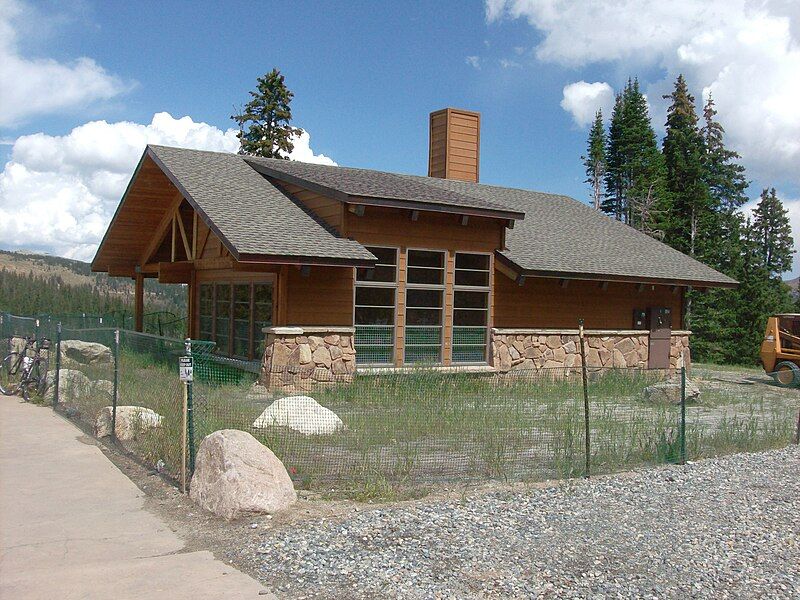 File:Berthoud Pass restroom.jpg