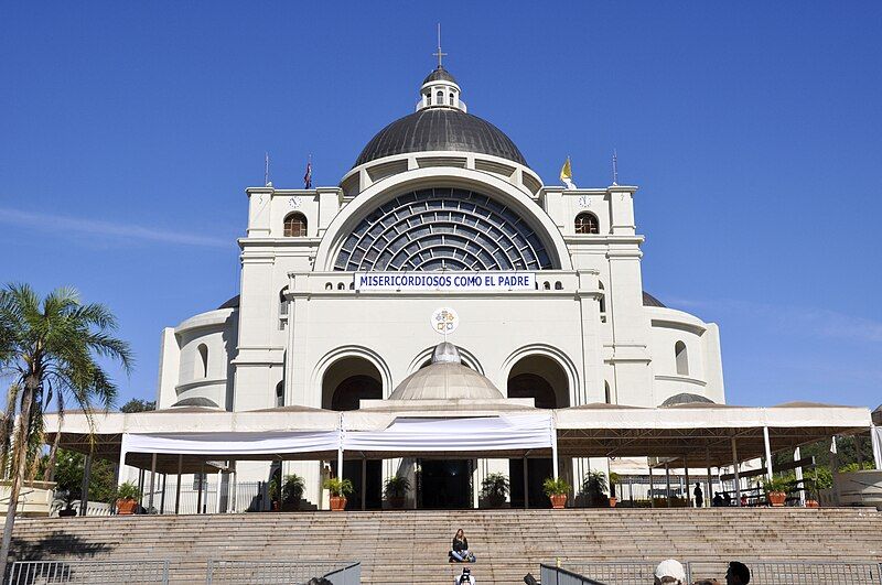 File:Caacupé, Basílica.jpg