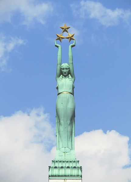 File:Freedom Monument close-up.jpg