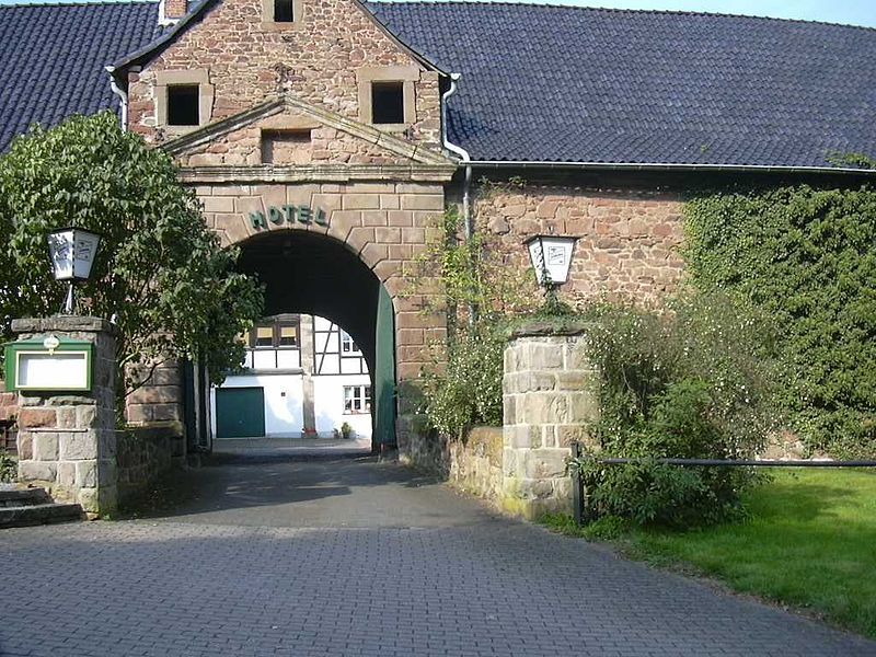 File:Hausen Burg.JPG