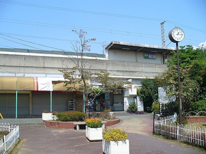 File:Kyarabashi station frontview.jpg