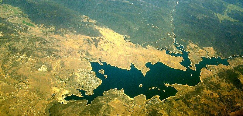 File:Lake Jindabyne aerial.jpg