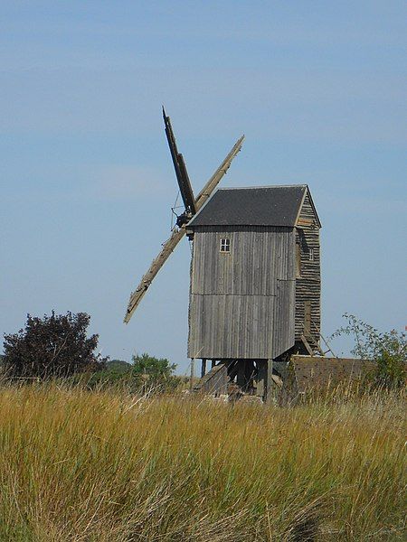 File:Moulin à Bazoches-en-Dunois.JPG