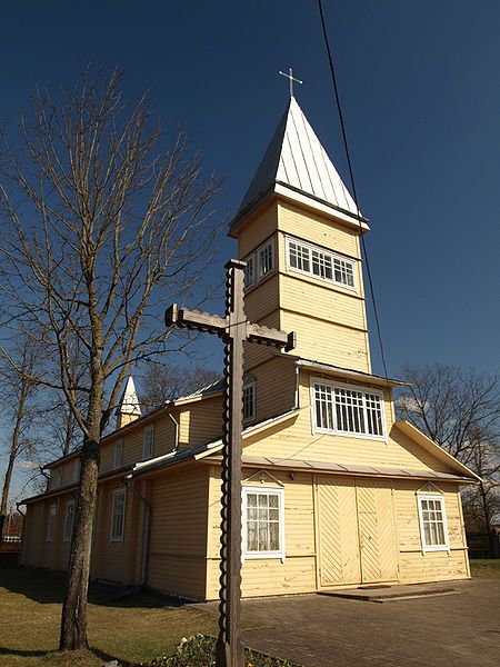 File:Paluknys church.jpg