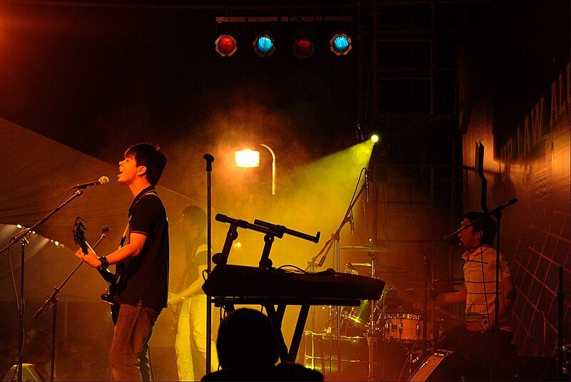 File:Rivermaya at up.jpg