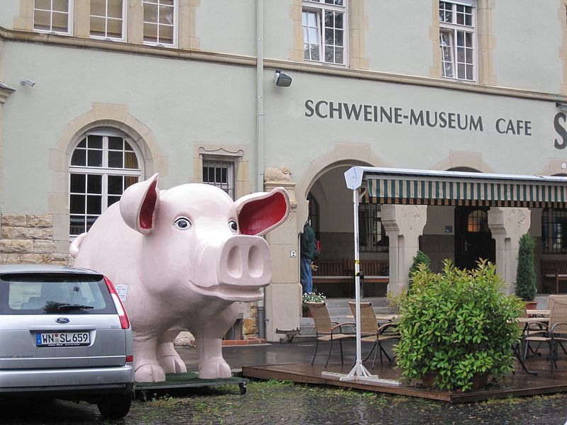 File:Schweinemuseum Stuttgart 02.jpg