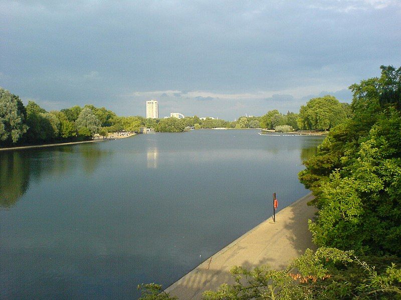 File:Serpentine Lake.jpg