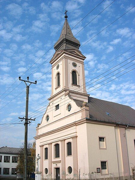 File:Sonta, Catholic Church.jpg