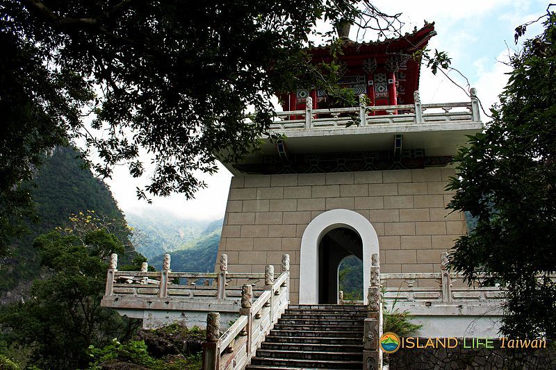 File:Taroko Bell Tower.jpg