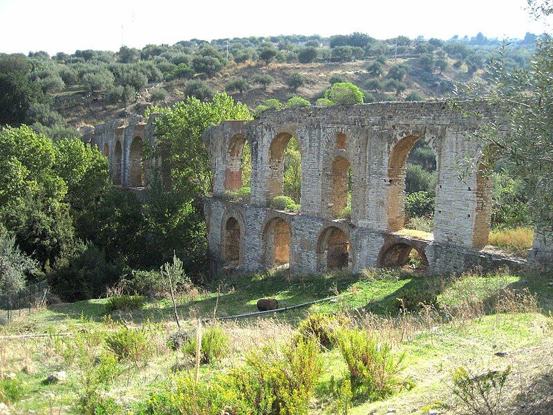 File:Termini Imerese aquaduct.jpg