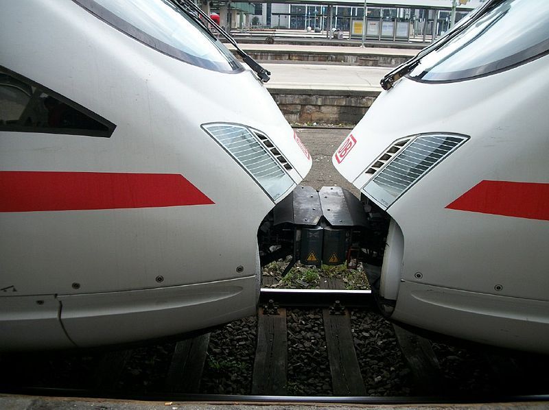 File:TwoIceTrainConnections.jpg